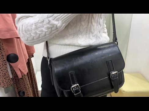 ❤️ Masturbasyon piblik nan jenn femèl FeralBerry ak yon gode nan sal la Fitting Fucking nan ht.fuckmymac.ru ❌️